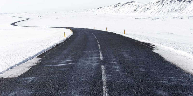 PCB设计与电路设计进阶：高速数字电路中如何通过晶振与时钟驱动器选型优化时钟抖动与信号完整性