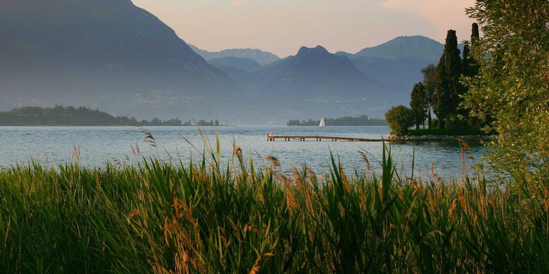 电子元器件静电防护ESD：从生产到装配的全流程防护策略与电路设计要点